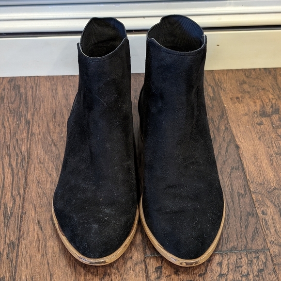 Lust for Life black faux suede booties size 7 - Picture 2 of 7